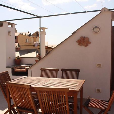 La Terrazza Apartment เวอนาซซา ภายนอก รูปภาพ